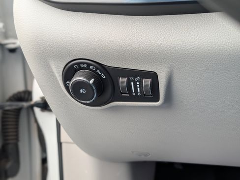 Used 2022 Jeep Compass Limited image 27