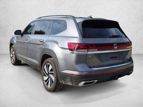 Used 2024 Volkswagen Atlas SE w/ Panoramic Sunroof Package FWD image 7