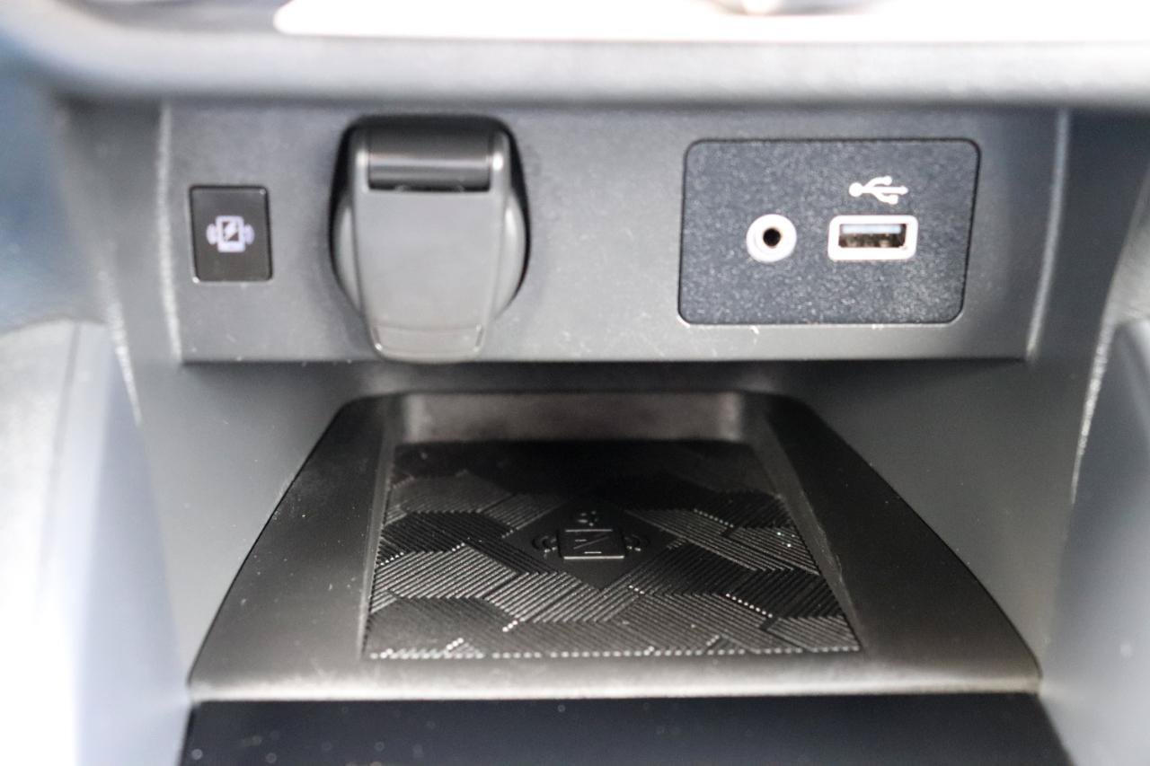 Used 2025 Nissan Versa SV w/ Trunk Package FWD image 32