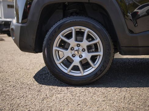 Used 2023 Jeep Renegade Latitude AWD/4WD image 25