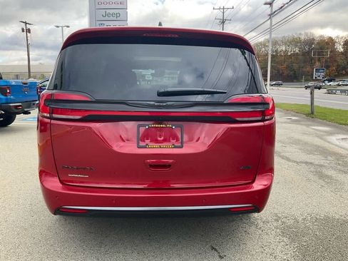New 2026 Chrysler Pacifica Select AWD/4WD image 4