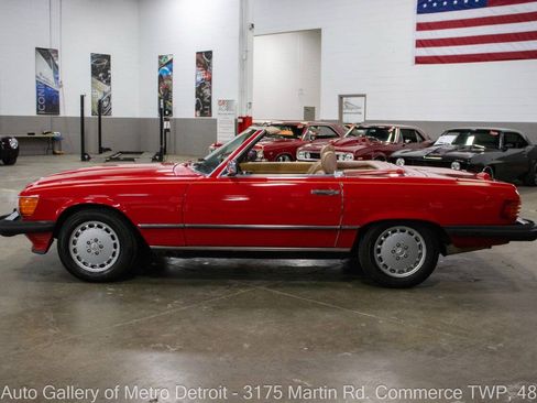 Used 1988 Mercedes-Benz 560 SL image 5