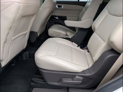 Used 2021 Ford Explorer Platinum w/ Equipment Group 601A AWD/4WD image 12