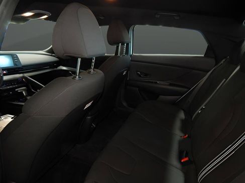 Used 2025 Hyundai Elantra SE image 18