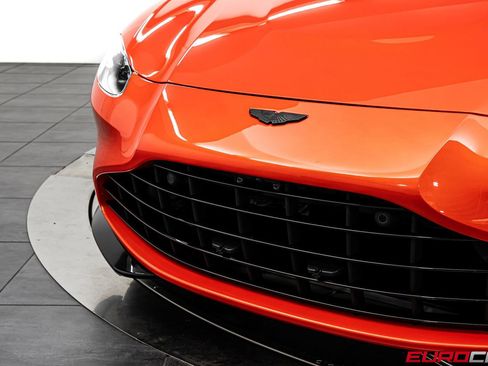 Used 2022 Aston Martin V8 Vantage Roadster image 12