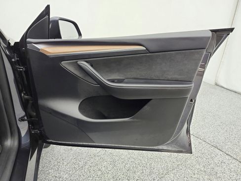 Used 2024 Tesla Model Y Long Range RWD image 19
