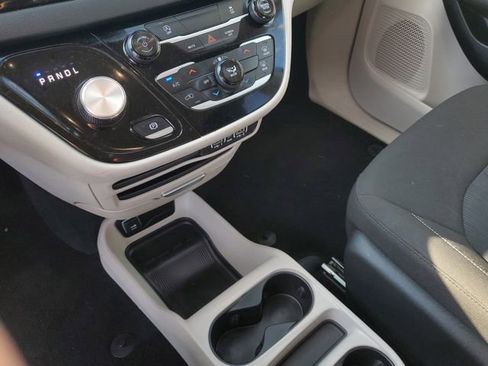 Used 2024 Chrysler Voyager LX FWD image 23