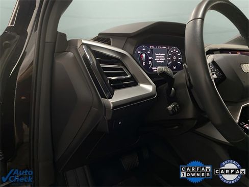 Used 2024 Audi Q4 e-tron Premium image 25