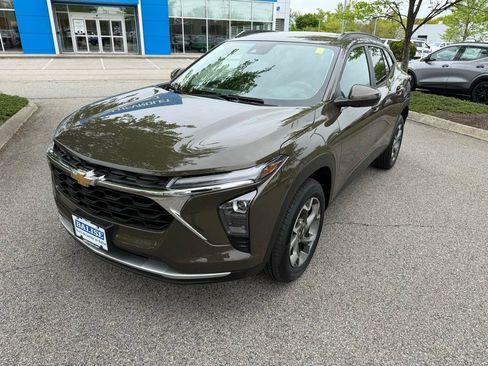 Used 2024 Chevrolet Trax LT w/ Driver Confidence Package FWD image 9