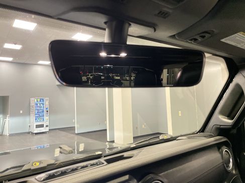 Used 2022 Jeep Wrangler Unlimited Sahara w/ Cold Weather Group image 30