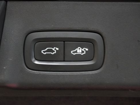 Used 2018 Volvo V90 T5 Cross Country w/ Convenience Package image 11