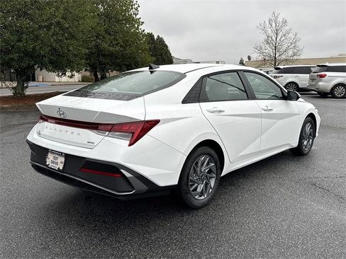 New 2026 Hyundai Elantra Blue image 7