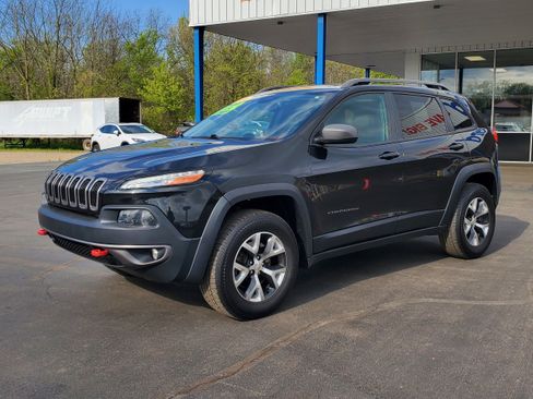 Used 2014 Jeep Cherokee Trailhawk AWD/4WD image 2