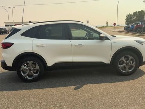Used 2025 Ford Escape ST-Line w/ Tech Pack #1 AWD/4WD image 9