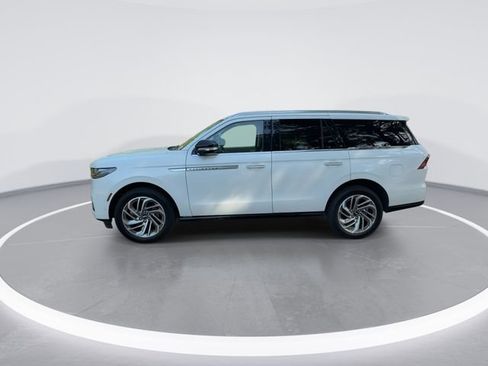 New 2025 Lincoln Navigator Reserve AWD/4WD image 5