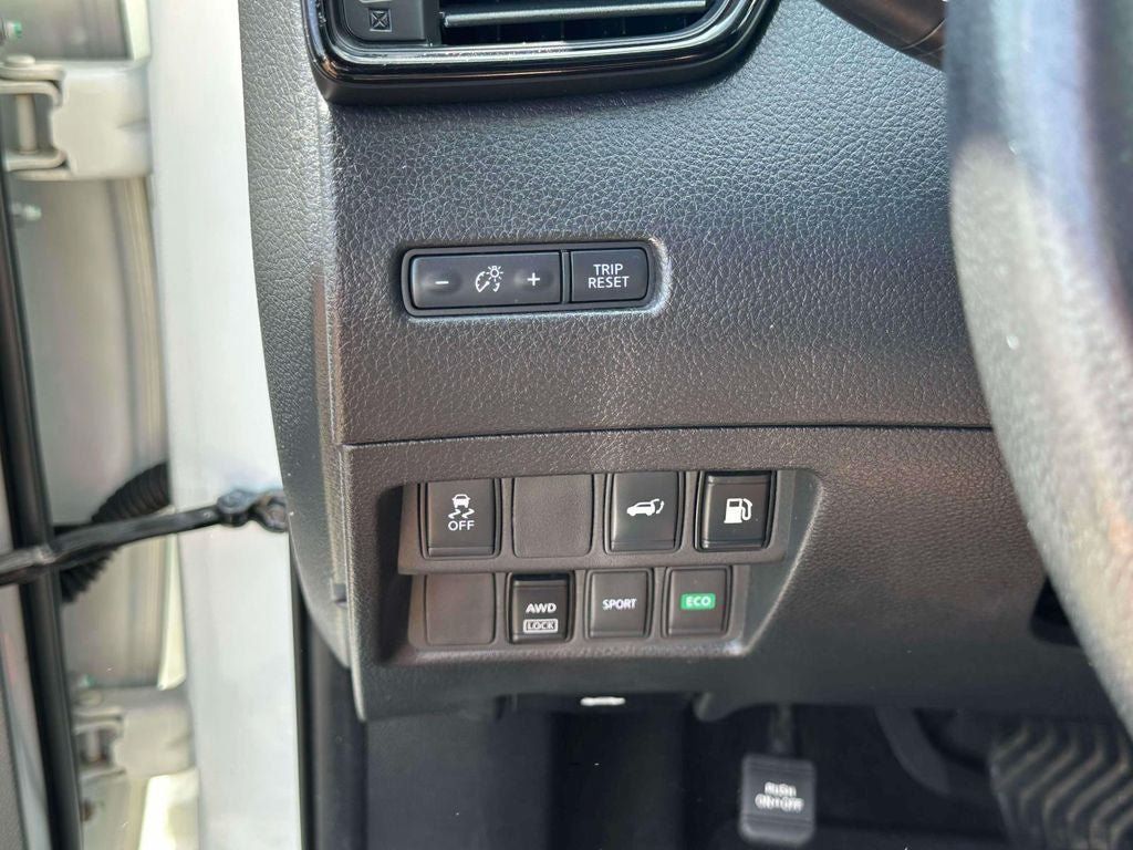 Used 2018 Nissan Rogue SV AWD/4WD image 20