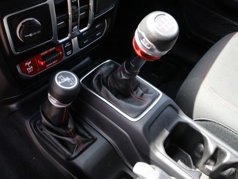 Used 2021 Jeep Wrangler Unlimited Rubicon AWD/4WD image 26