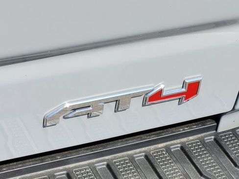 Used 2024 GMC Sierra 1500 AT4 w/ Technology Package AWD/4WD image 9