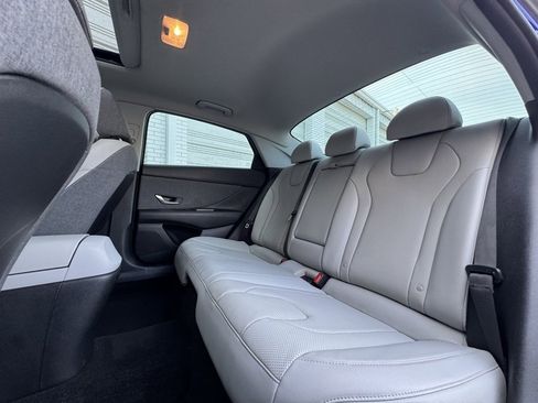 Used 2023 Hyundai Elantra Limited image 14