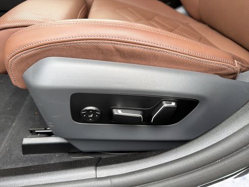 Certified 2025 BMW 530i w/ Premium Package image 22