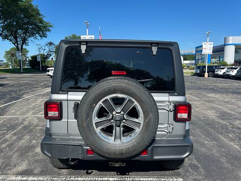 Used 2021 Jeep Wrangler Unlimited Sahara w/ Cold Weather Group AWD/4WD image 6
