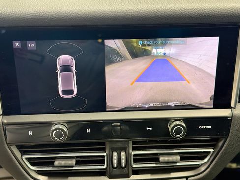 Certified 2023 Porsche Macan image 33