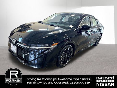 New 2026 Nissan Sentra SR w/ SR Premium Package FWD image 2