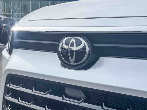 Used 2024 Toyota Grand Highlander XLE image 12