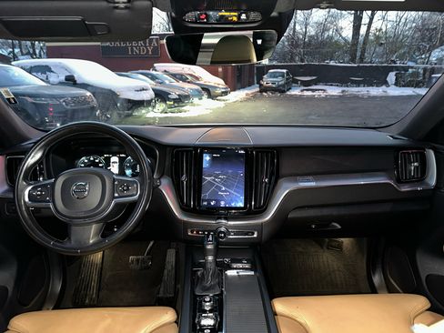 Used 2019 Volvo XC60 T5 Momentum w/ Multimedia Package image 40