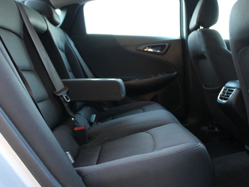 Used 2022 Chevrolet Malibu LT image 39