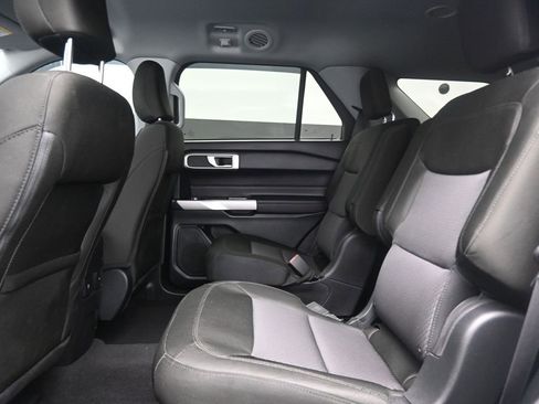 Used 2024 Ford Explorer XLT RWD image 13