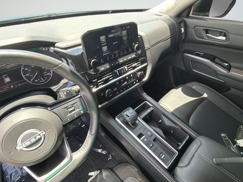 Certified 2025 Nissan Pathfinder SL w/ SL Premium Package FWD image 21