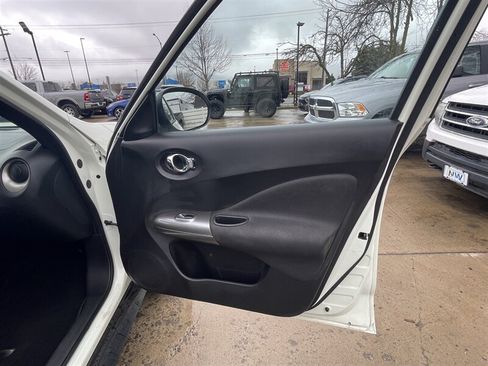 Used 2012 Nissan Juke SV AWD/4WD image 11