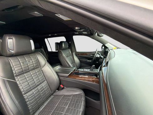 Used 2023 Cadillac Escalade ESV Sport Platinum w/ LPO, ONYX Package AWD/4WD image 14