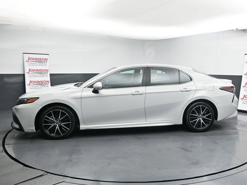 Used 2023 Toyota Camry SE image 5