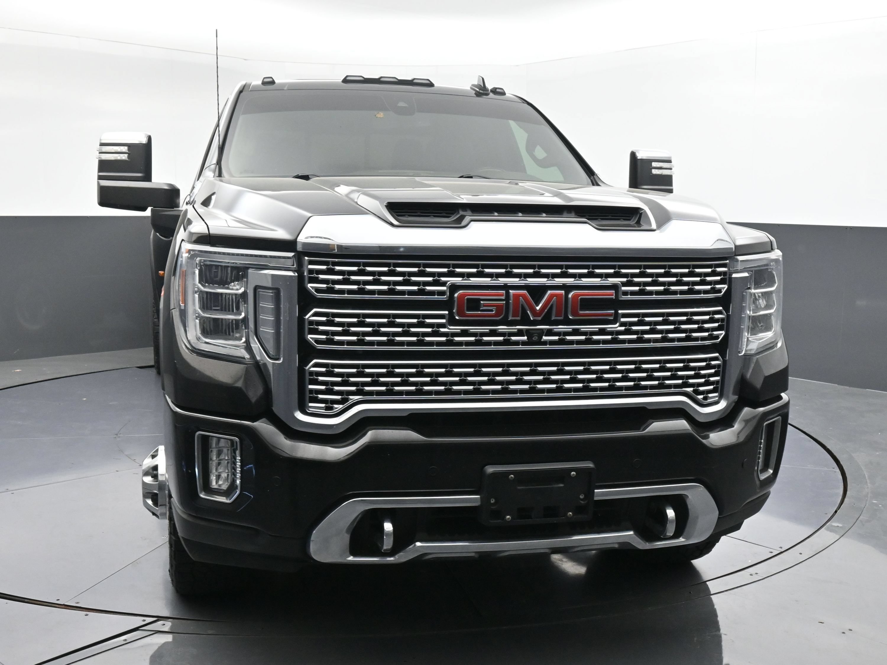 Used 2021 GMC Sierra 3500 Denali AWD/4WD image 2