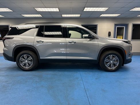 New 2026 Chevrolet Traverse LT image 2