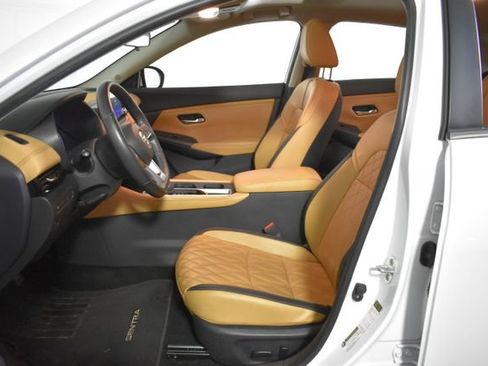 Used 2023 Nissan Sentra SV w/ SV Premium Package FWD image 11