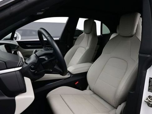 Certified 2025 Porsche Macan Electric RWD image 5