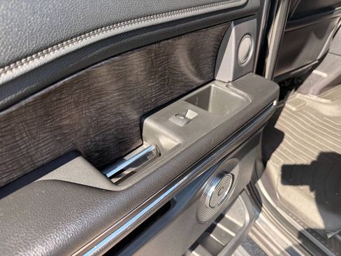 Used 2019 Ford Expedition Max Limited RWD image 16