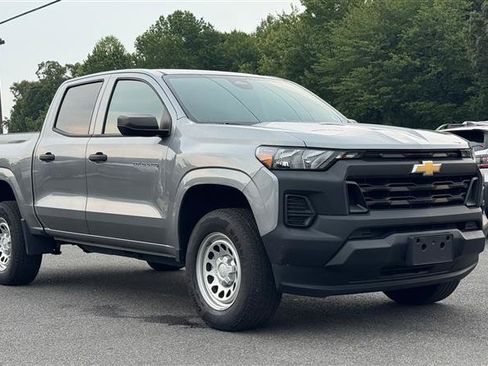 Used 2023 Chevrolet Colorado W/T RWD image 4