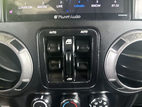 Used 2015 Jeep Wrangler Unlimited Sport w/ Quick Order Package 24S AWD/4WD image 17
