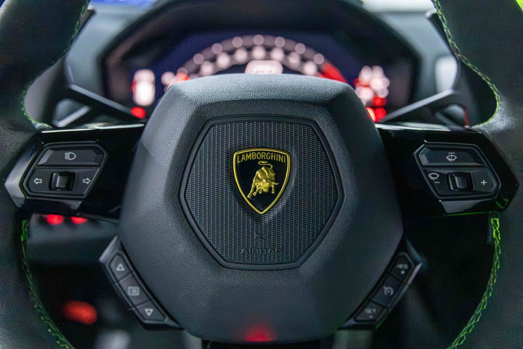 Used 2022 Lamborghini Huracan STO RWD image 44