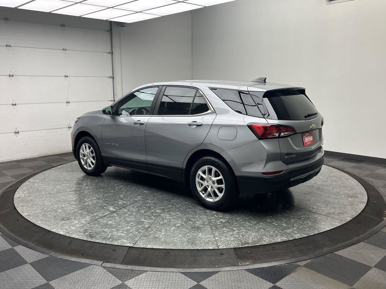 Used 2024 Chevrolet Equinox LT AWD/4WD image 2