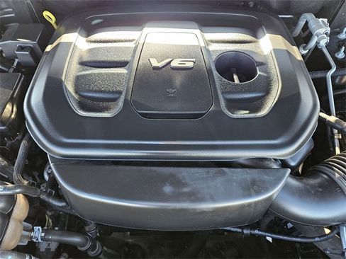 Used 2018 Jeep Grand Cherokee Limited image 30