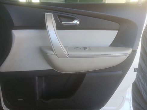 Used 2012 GMC Acadia SLT image 26