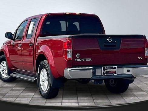 Used 2018 Nissan Frontier SV image 2