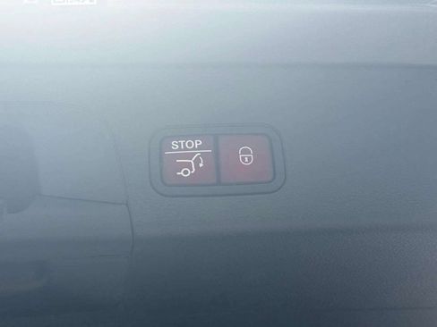 Used 2023 Mercedes-Benz GLS 450 4MATIC image 18