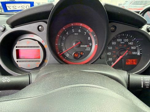 Used 2015 Nissan 370Z NISMO RWD image 8