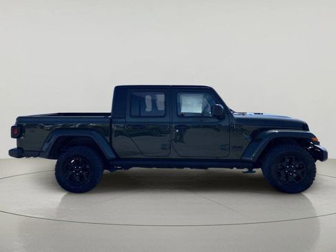 Used 2023 Jeep Gladiator Sport AWD/4WD image 2